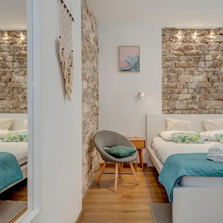 Dar Mar - Studio In The Heart Of