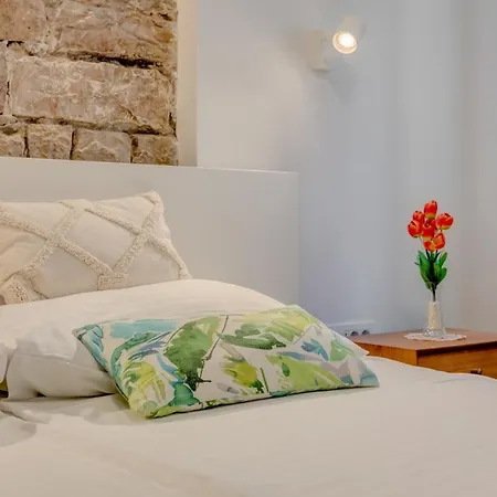 Dar Mar - Studio In The Heart Of